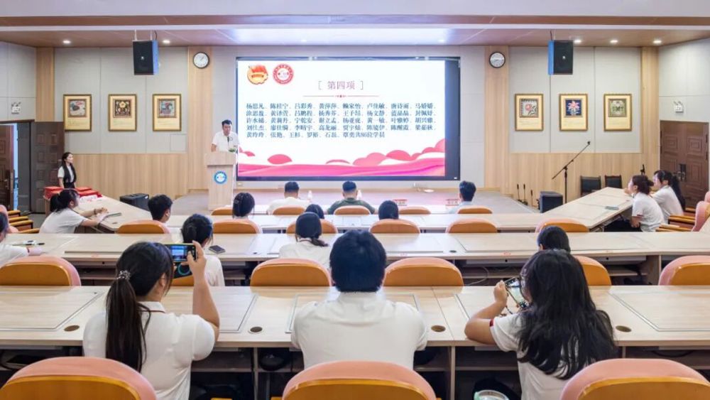 培训班结业仪式分别在崇左校区玄文楼学
